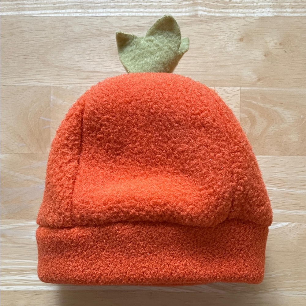 Fleece pumpkin baby hat with leaf Accent